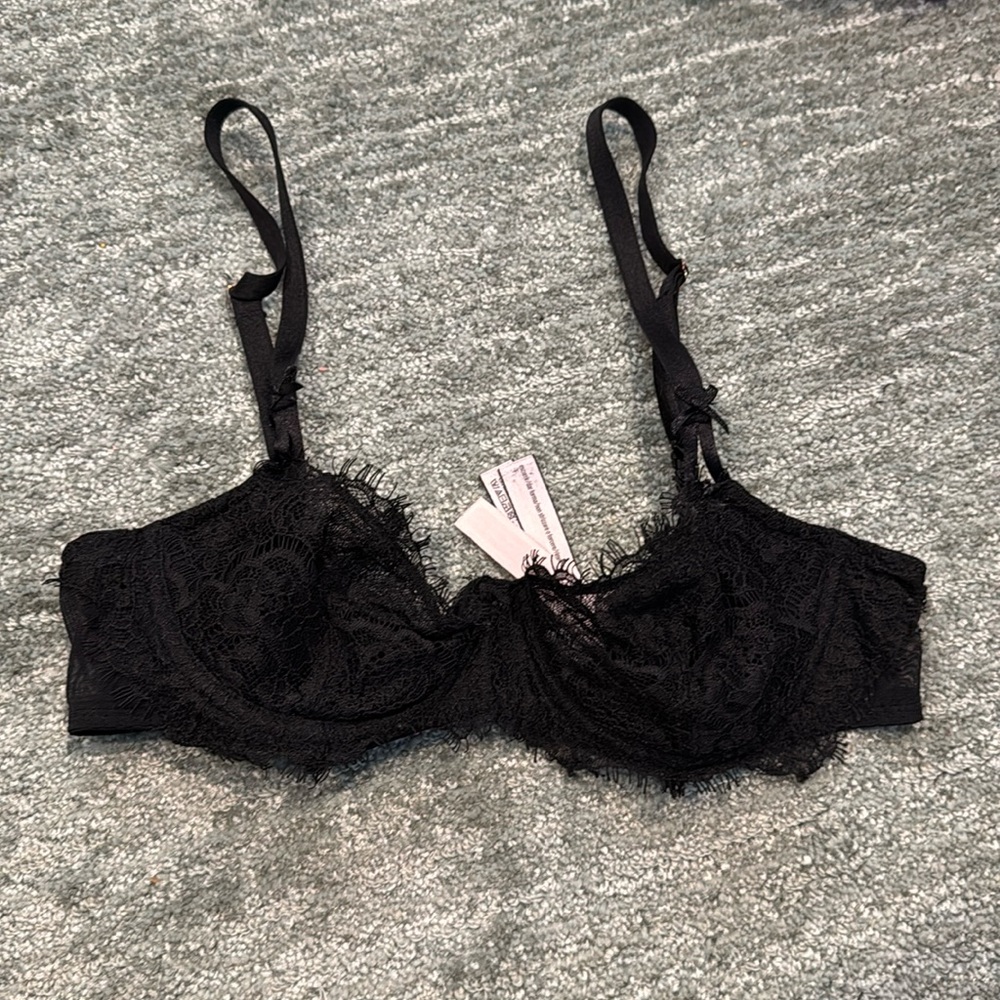 Victoria secret push-up without padding bra 
Size 32B